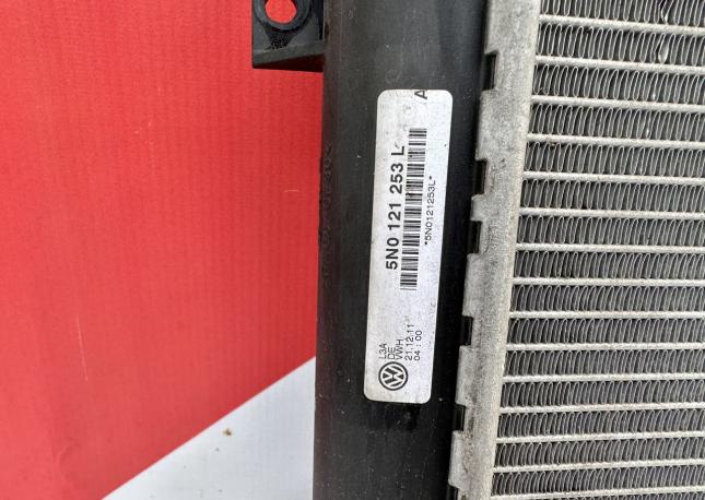 Радиатор охлаждения Volkswagen Tiguan 2.0 Tfsi 5N0121253L