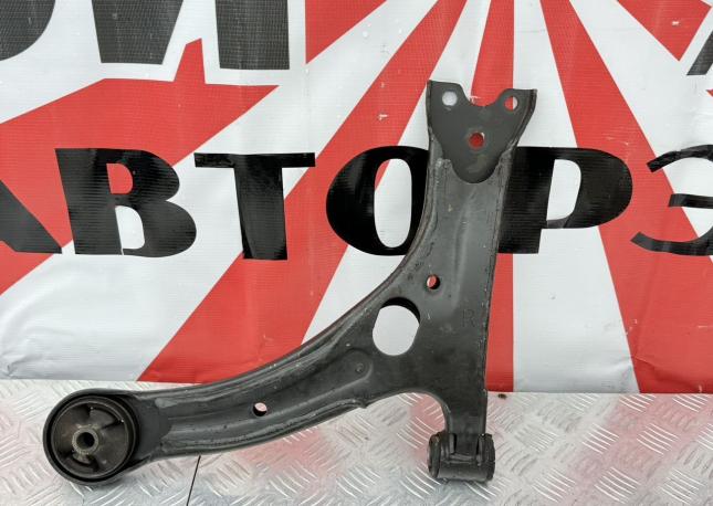Рычаг передний правый Toyota Avensis T250 4806805070