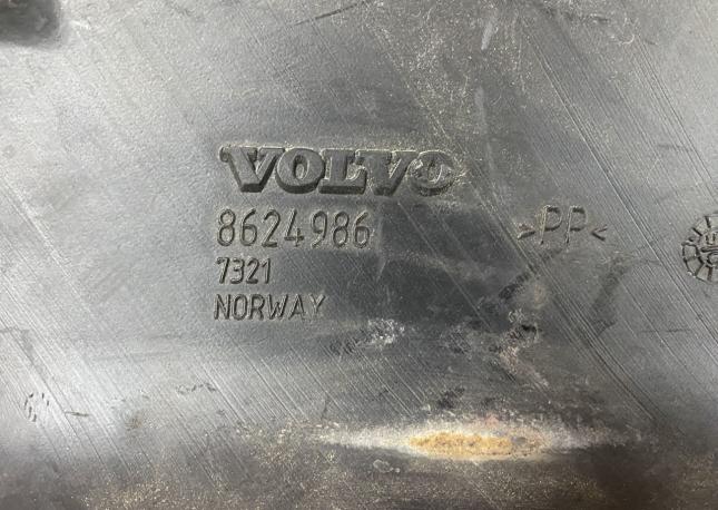 Патрубок забора воздуха Volvo XC90 8624986