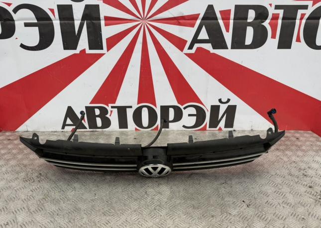 Решетка радиатора Volkswagen Touran 2010-2015 год 1T0853651BQ