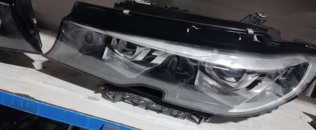 Передние фары на BMW G20 LED оригинал Б/У комплект 