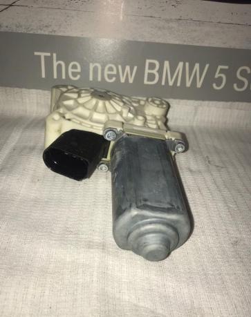Моторчик стеклоподъемника на BMW X5 F15 бмв Х5 Ф15 67627322747