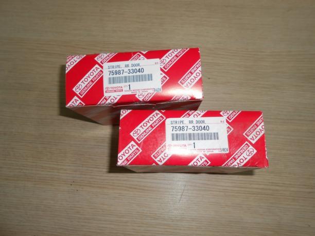 Наклейка задней правой двери Camry 50 7598733040 7598733040