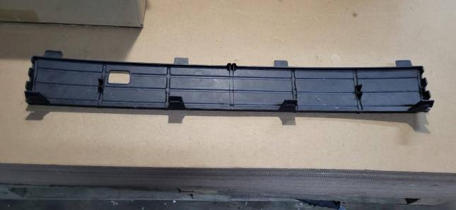 Накладка решетки бампера переднего Volkswagen Polo 6R0971228BN