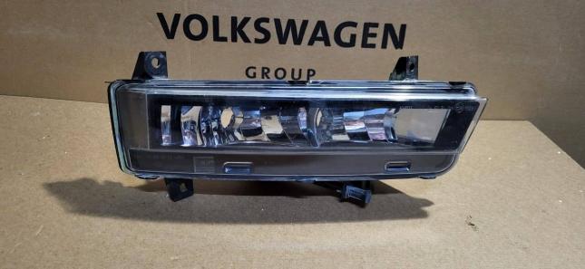 Фара противотуманная правая Skoda Octavia A7 RS 5E0941700A