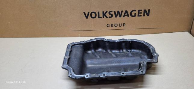 Поддон двигателя Skoda Octavia A7 04E103600E 04E103600E