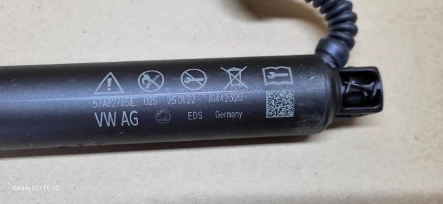Амортизатор крышки багажника VAG 57A827851E 57A827851E