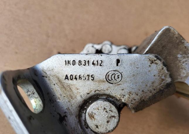 1K0831412P volkswagen golf5 Петли 1K1831411P
