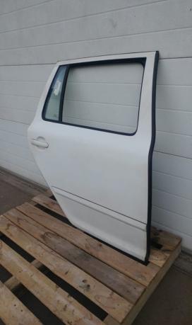 Дверь задняя правая Skoda Octavia A5 1Z9833052