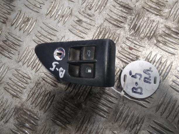 Кнопка багажника/лючка Volkswagen 