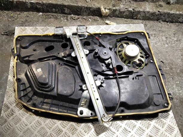 Стеклоподъемник передний правый Ford Fiesta/Fusion 1546517