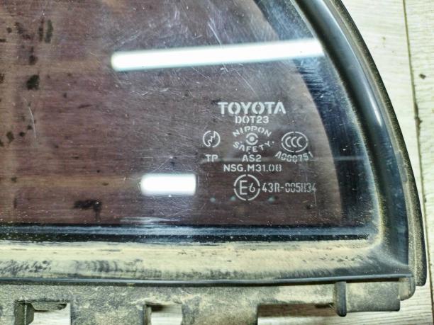 Форточка задней левой двери Toyota Corolla E12 8200695960