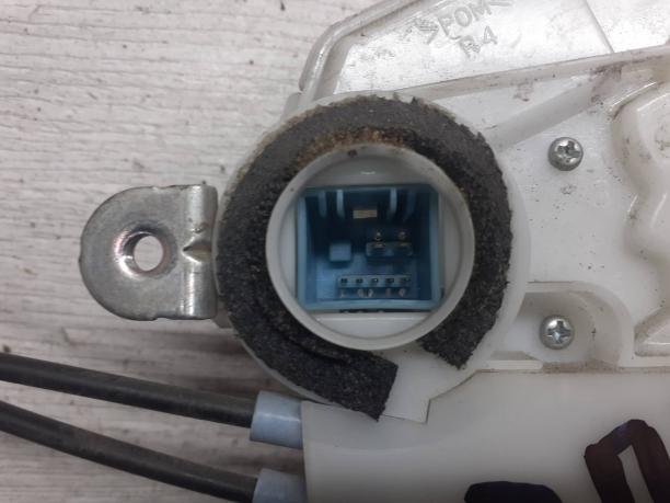 Замок двери передней правой Honda Civic 4D 8 72110SNAA14