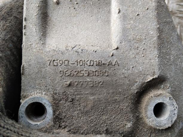 Кронштейн двигателя Ford 7G9Q10K018AA