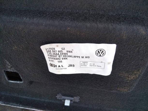 Обшивка крышки багажника Volkswagen Passat B7 3AE8676058W4