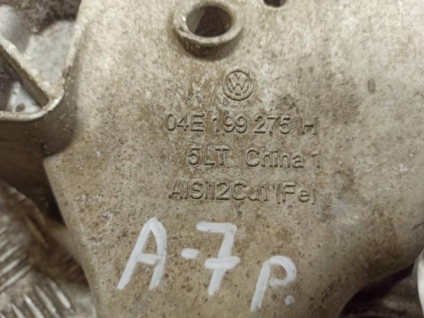 Кронштейн двигателя правый Skoda Octavia A7 04E199275H
