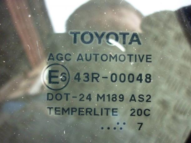 Форточка задней левой двери Toyota Auris 6812412850