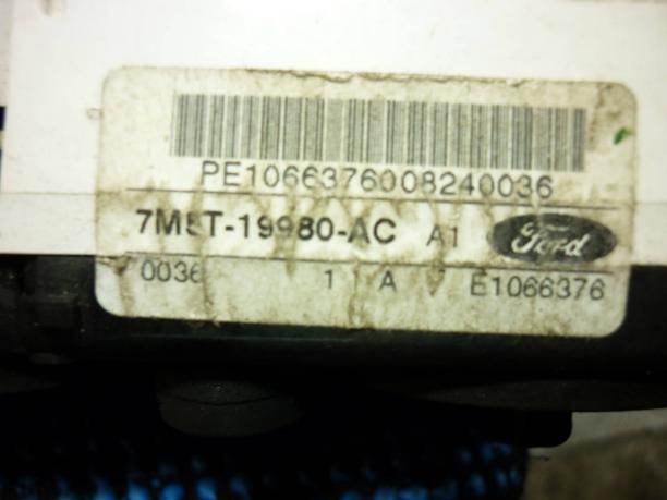 Блок управления печкой Ford Focus 2 1374165