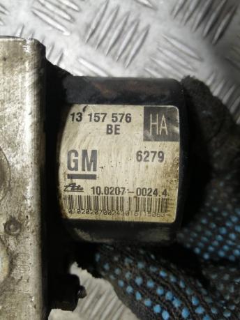 Блок ABS (насос) Opel Astra H/Zafira B 13157576