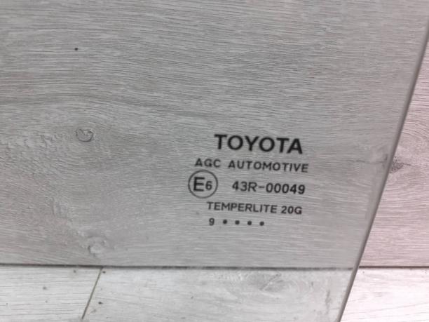 Стекло задней левой двери Toyota Camry V40 6810406090