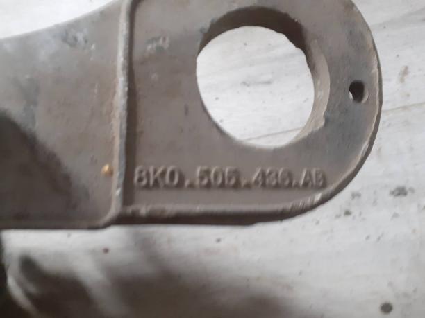 Кулак задний правый Audi A4 B8 2WD 8K0505436AB