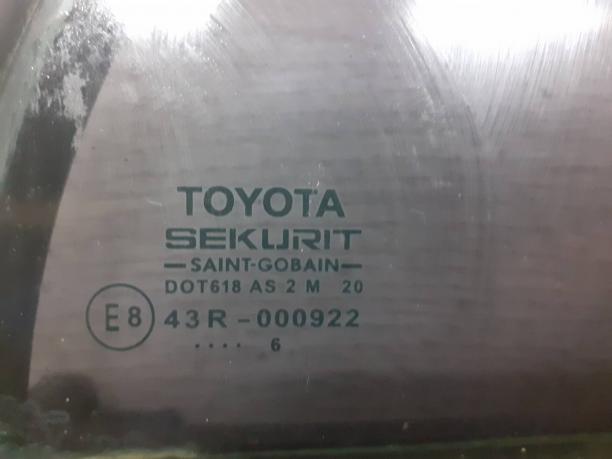 Форточка задней правой двери Toyota Corolla E12 6812302060