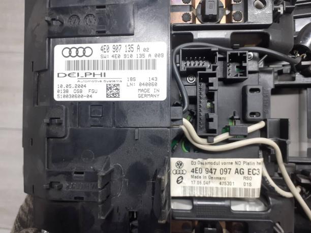 Плафон салонный Audi A8 D3 4E0907135A