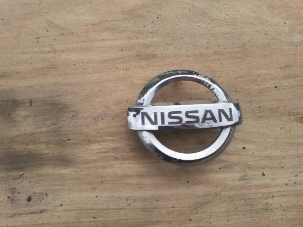 Эмблема Nissan Fuga Y50 62890EG000