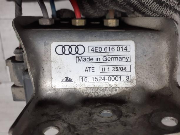 Блок клапанов гидроподвески Audi 4E0616014