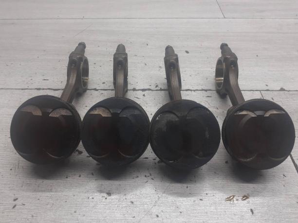 Поршень с шатуном 1.6 Opel 