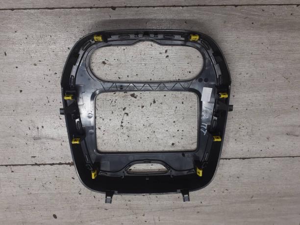 Рамка консоли Renault Kaptur 682708312R