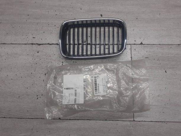 Решетка радиатора левая BMW 3 E36 51138122237
