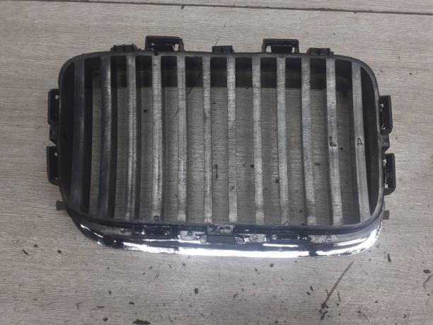 Решетка радиатора левая BMW 3 E36 51138122237