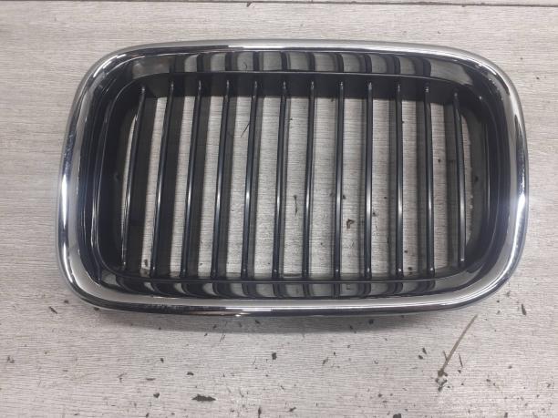 Решетка радиатора левая BMW 3 E36 51138122237