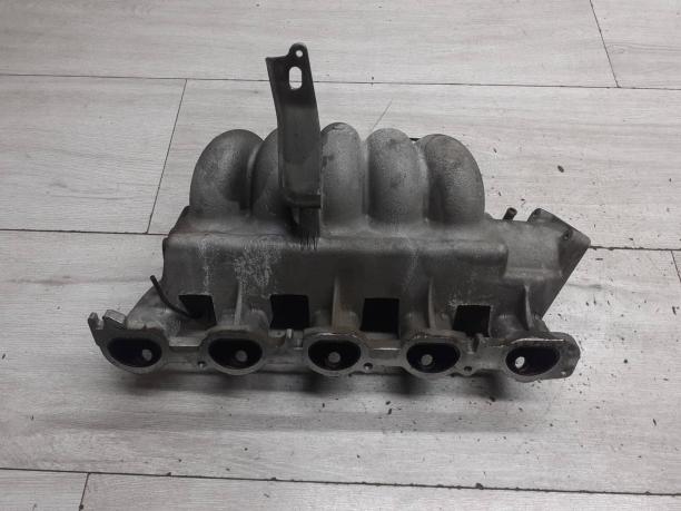 Впускной коллектор Volvo 2.4 9486206