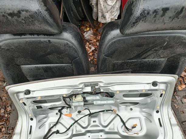 Крышка багажника Volkswagen Bora седан 1J5827025P