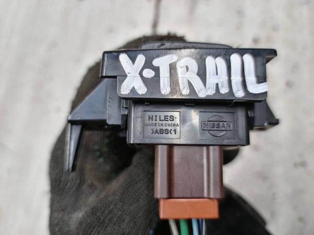 Кнопка обогрева сидений Nissan X-Trail T31 