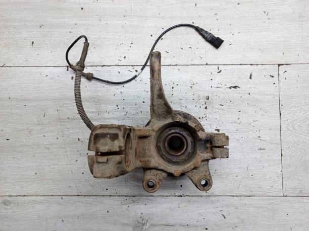 Кулак передний правый Ford Fiesta 5 / Fusion  1478998