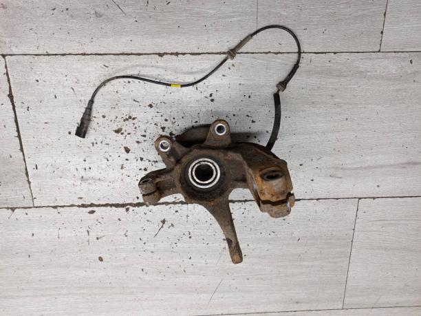 Кулак передний правый Ford Fiesta 5 / Fusion  1478998