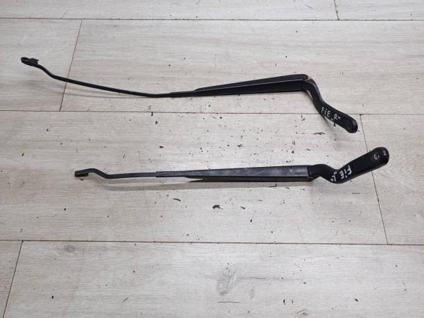 Поводок стеклоочистителя Ford Fiesta 5 