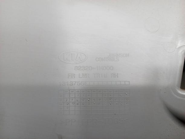 Обшивка двери передней правой Kia Ceed 1 823201H000