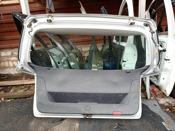 Дверь багажника Volkswagen Golf Plus 5M0827025H