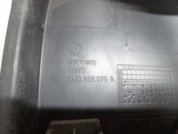 Обшивка двери передней левой Volkswagen Golf Plus 5M0868079A