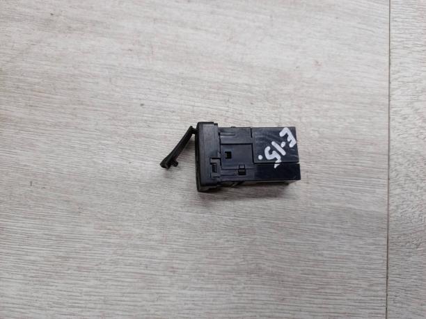 Разъем USB / AUX Toyota Corolla E15 86190-24020