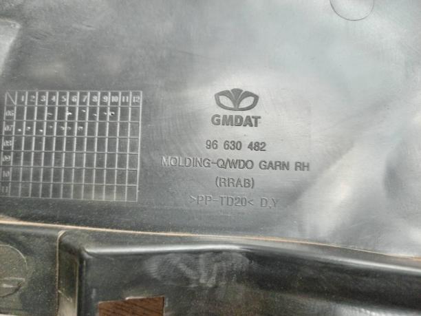 Обшивка багажника правая Chevrolet Captiva 96630482