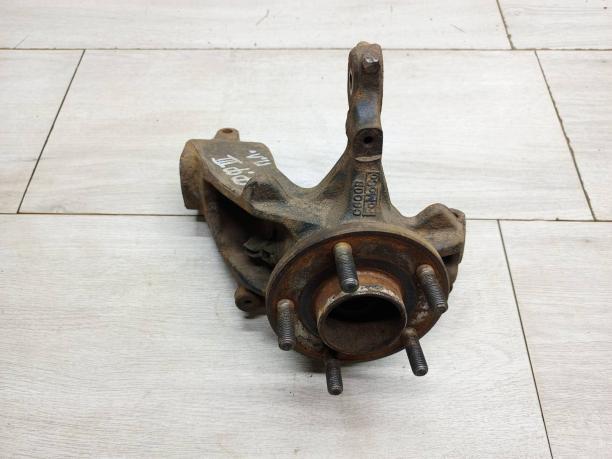 Кулак передний левый Ford Focus 3 1702855