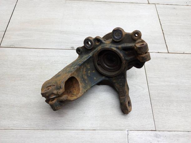 Кулак передний левый Ford Focus 3 1702855