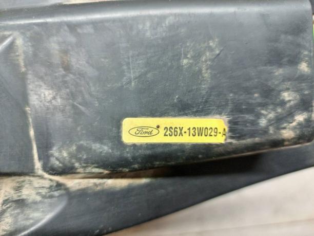 Фара правая Ford Fiesta 5 1320348
