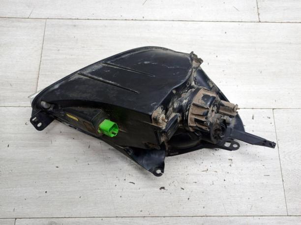 Фара левая Ford Fiesta 5 1320349