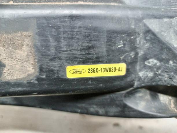 Фара левая Ford Fiesta 5 1320349